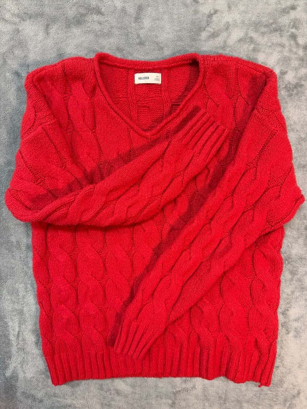 Hollister Cable Knit V-Neck Sweater Size large Red